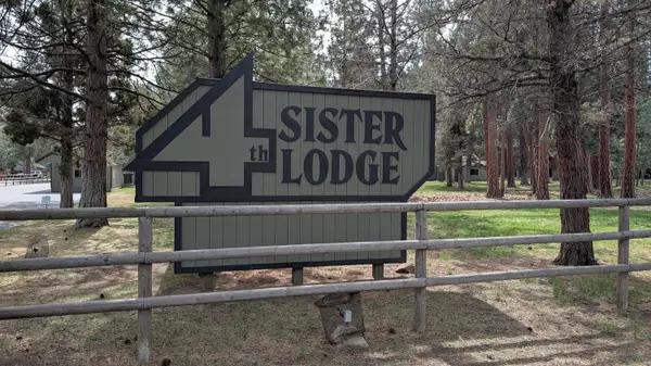 813 E Desperado Trail #UNIT 102, Sisters, OR 97759