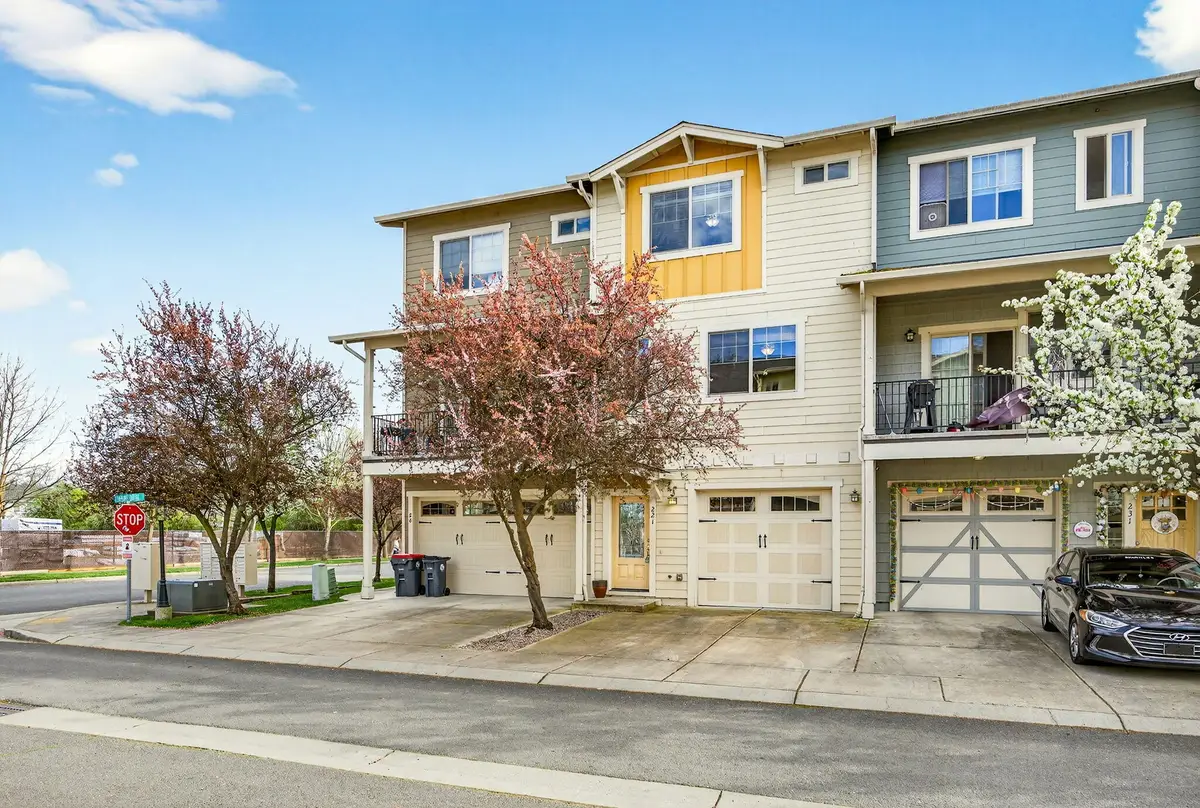 221 Cherry Bark Lane, Medford, OR 97501 - #1