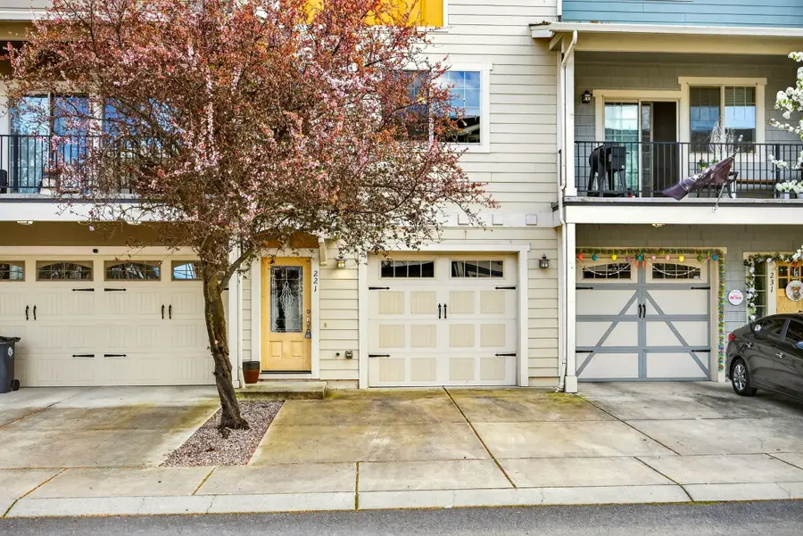 221 Cherry Bark Lane, Medford, OR 97501 - #2