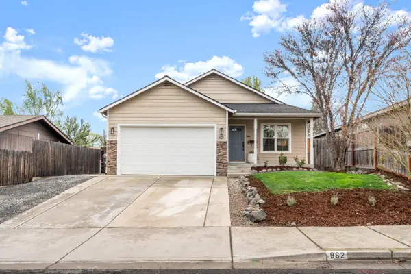 962 Crest Drive, Central Point, OR 97502