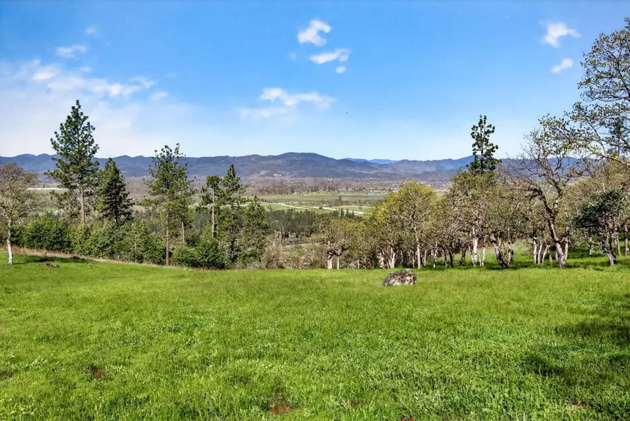 200 Mount Castle Drive, Eagle Point, OR 97524 - #3