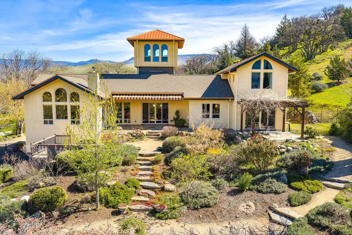 988 Dead Indian Memorial Road, Ashland, OR 97520 - #1