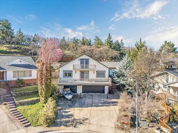 135 Candice Court, Medford, OR 97504