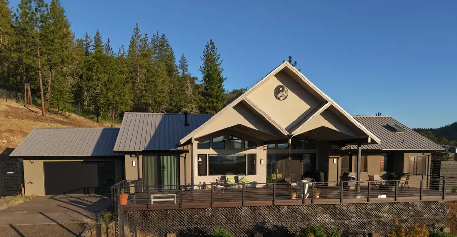 693 Ironwood Drive, Eagle Point, OR 97524 - #2