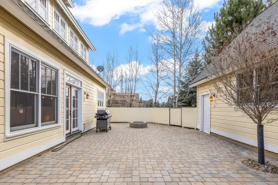 517 S Cottonwood Street, Sisters, OR 97759 - #2