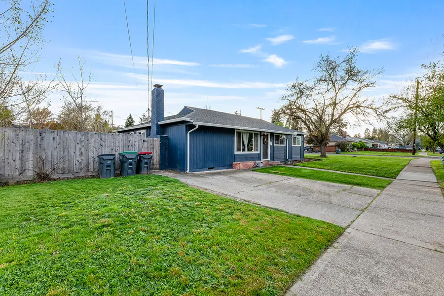 943 Winchester Avenue, Medford, OR 97501 - #2