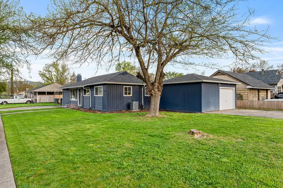 943 Winchester Avenue, Medford, OR 97501 - #3