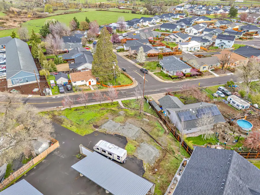 70 Suncrest Road, Talent, OR 97540 - #3