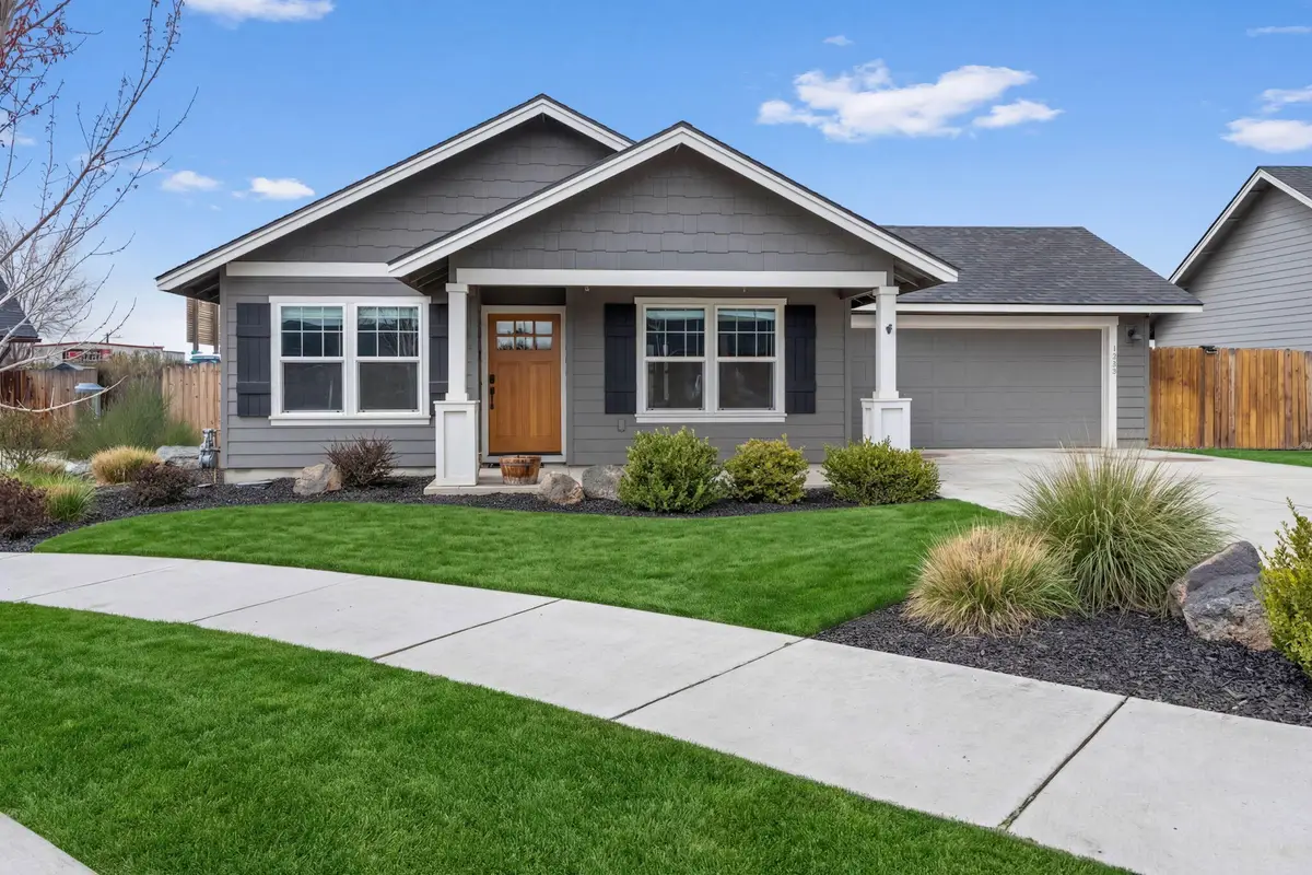 1685 NE 3rd Court, Redmond, OR 97756 - #1