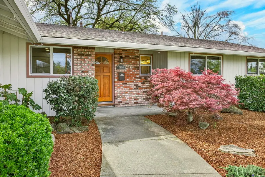 1680 Brookhurst Street, Medford, OR 97504 - #3