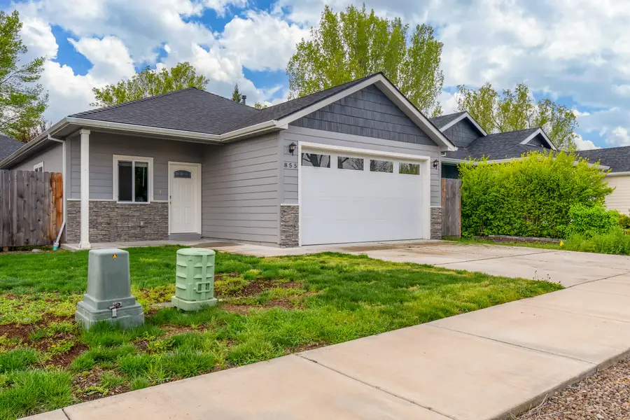 855 Tannin Drive, Medford, OR 97501 - #2