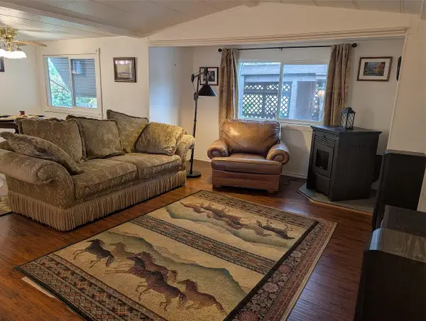 1055 N 5th #UNIT 19, Jacksonville, OR 97530