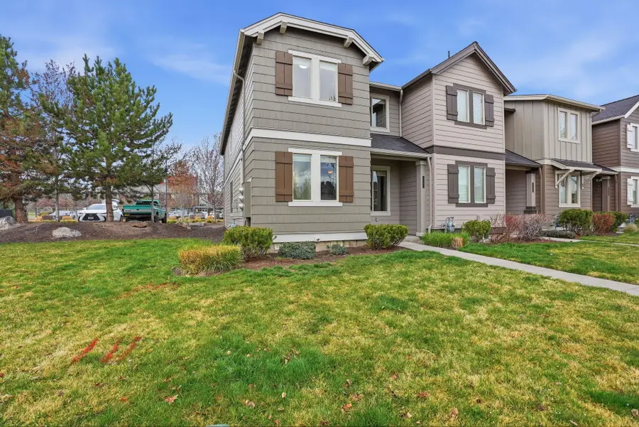 3249 SW 28th Street, Redmond, OR 97756 - #2