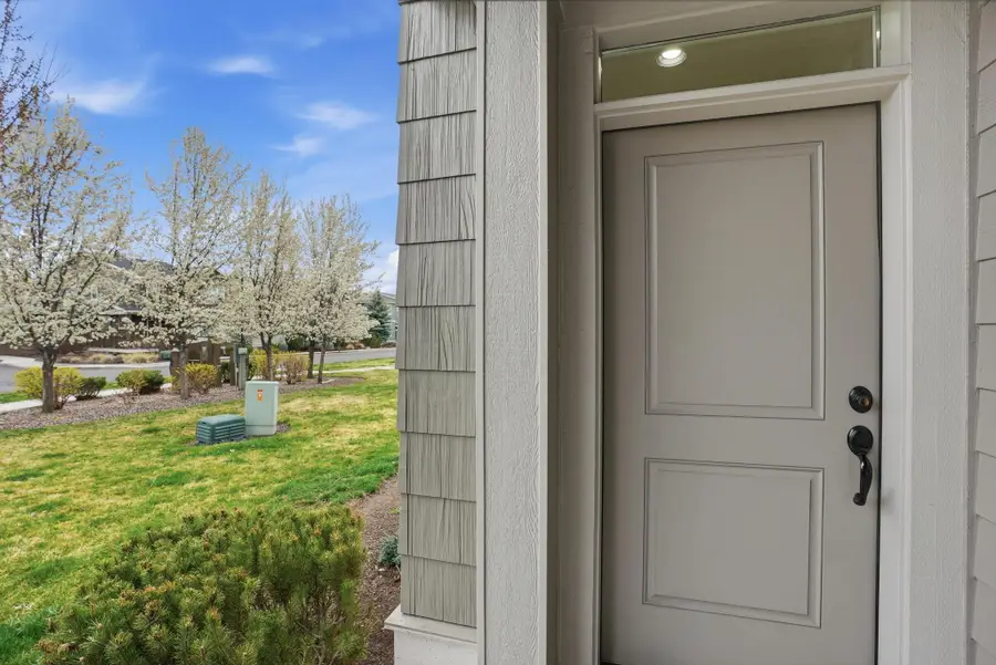 3249 SW 28th Street, Redmond, OR 97756 - #3