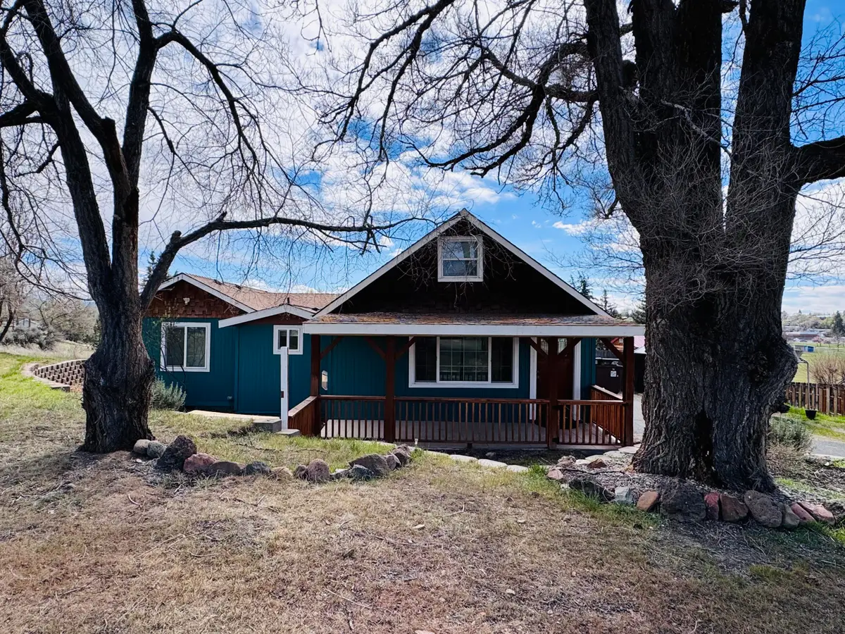 451 SE C Street, Madras, OR 97741 - #1