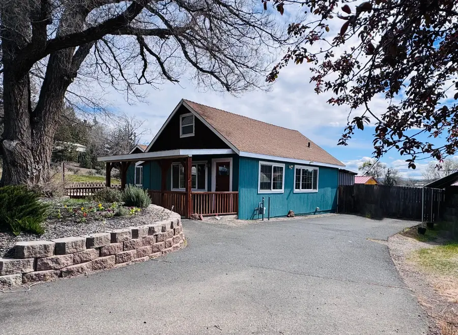 451 SE C Street, Madras, OR 97741 - #3