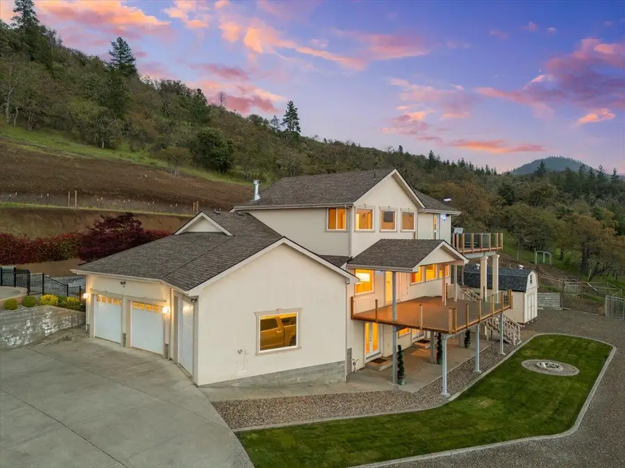 4002 Dry Creek Road, Medford, OR 97504 - #2