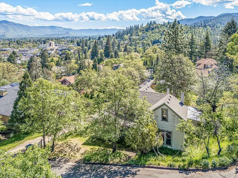 166 Nob Hill Street, Ashland, OR 97520 - #2