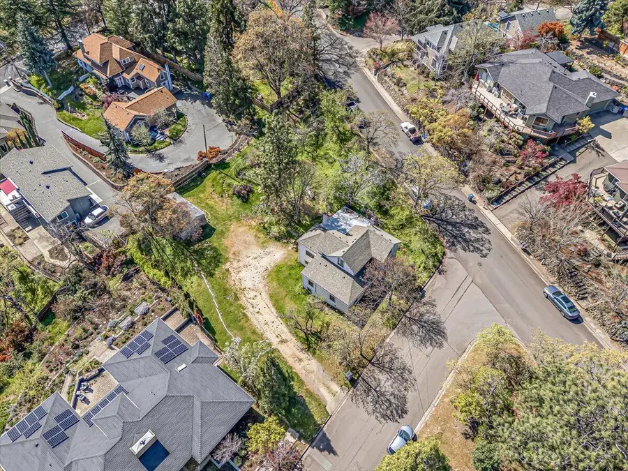 166 Nob Hill Street, Ashland, OR 97520 - #3