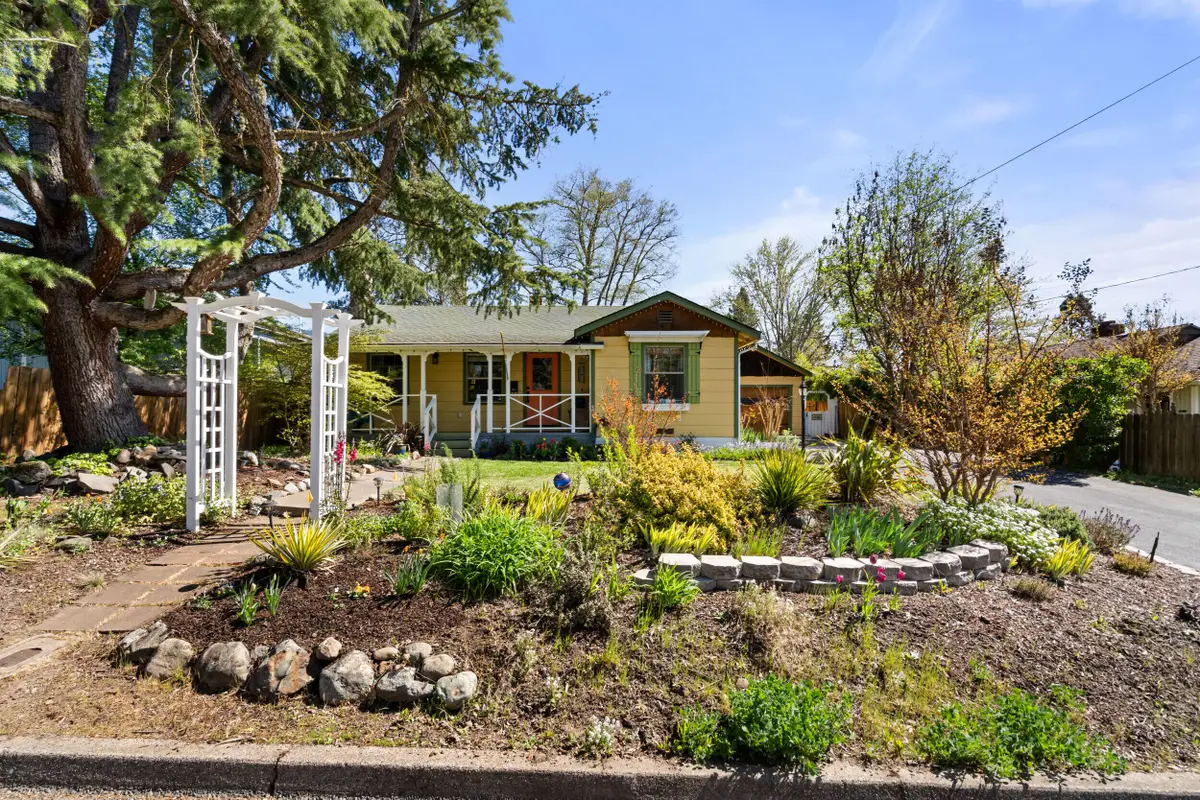 1427 NW Washington Boulevard, Grants Pass, OR 97526 - #1