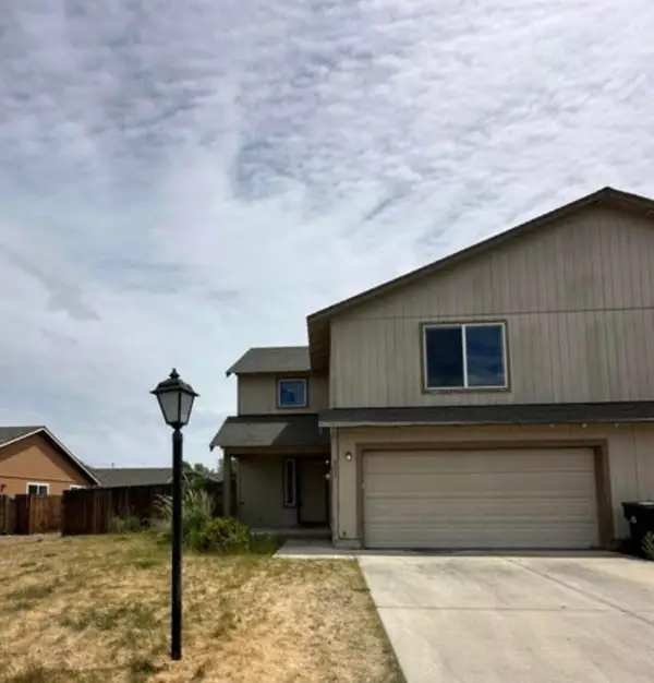 897 SE Kierra Place, Madras, OR 97741