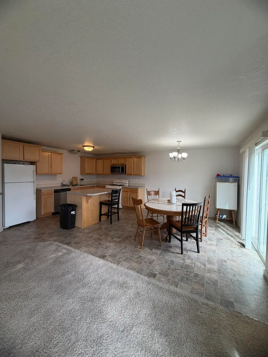 901 SE Kierra Place, Madras, OR 97741 - #3