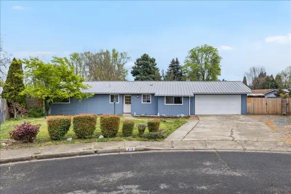 413 Emerald Circle, Medford, OR 97501