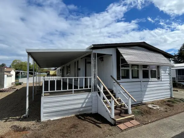 301 Freeman Road #UNIT 90, Central Point, OR 97502