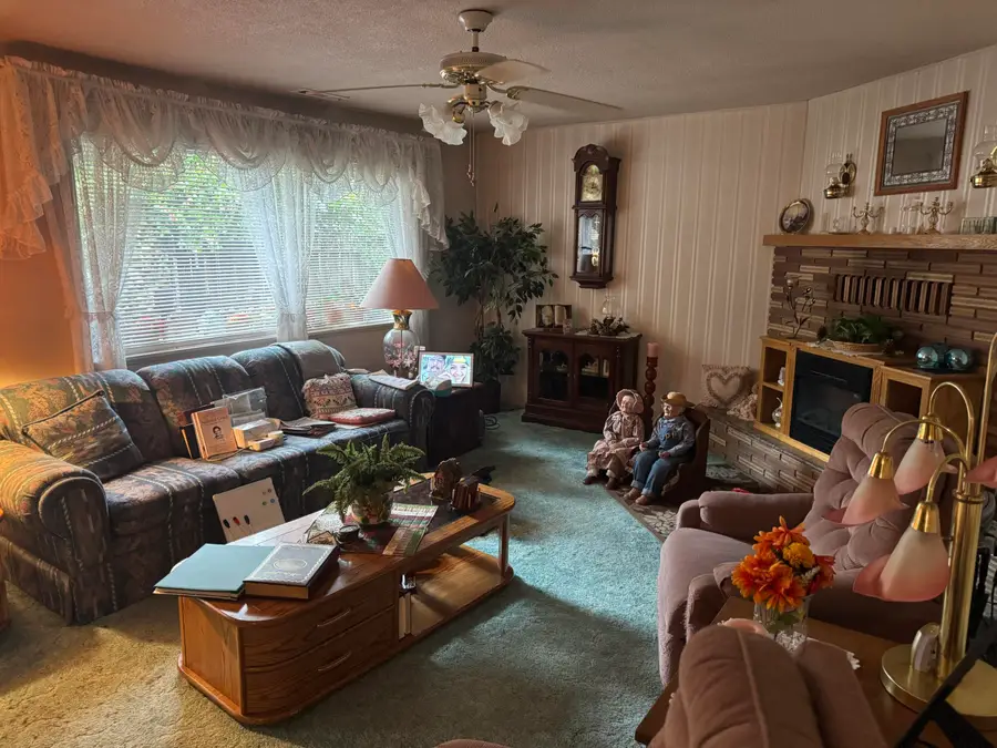 225 SW Westholm Avenue, Grants Pass, OR 97526 - #3