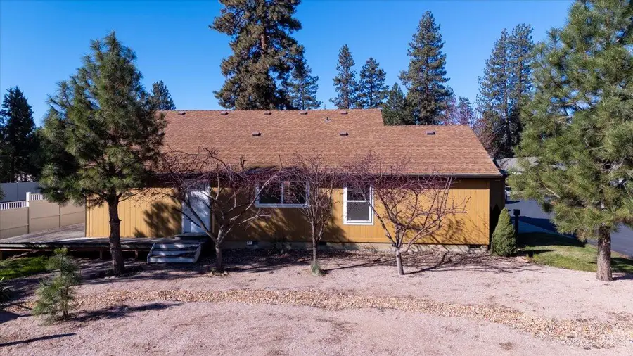 1009 W Yapoah Crater Drive, Sisters, OR 97759 - #3