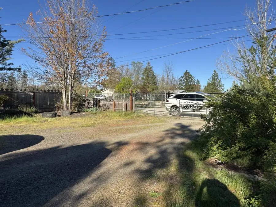 6009 Harris Road, Central Point, OR 97502 - #3