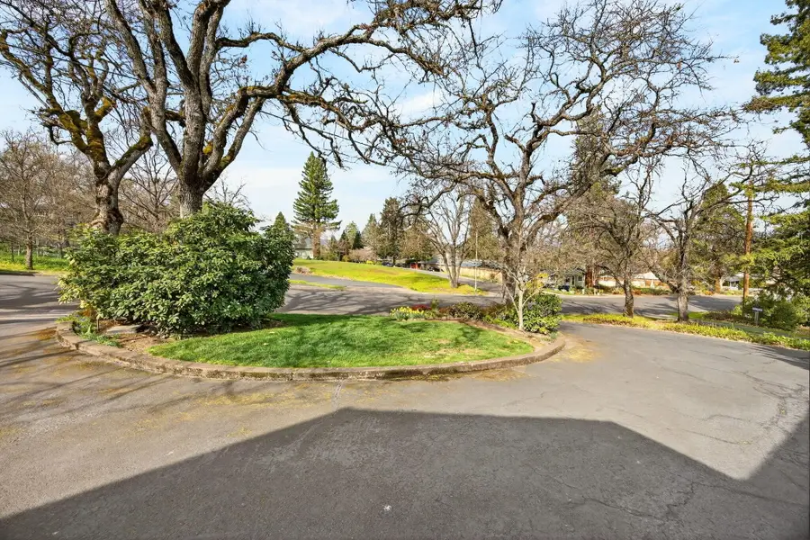 656 N Modoc Avenue, Medford, OR 97504 - #3