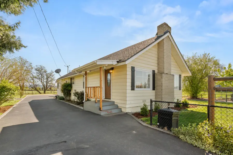 2653 Scenic Avenue, Central Point, OR 97502 - #2