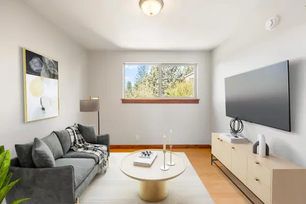 1030 NW Roanoke Avenue #APT 14, Bend, OR 97703