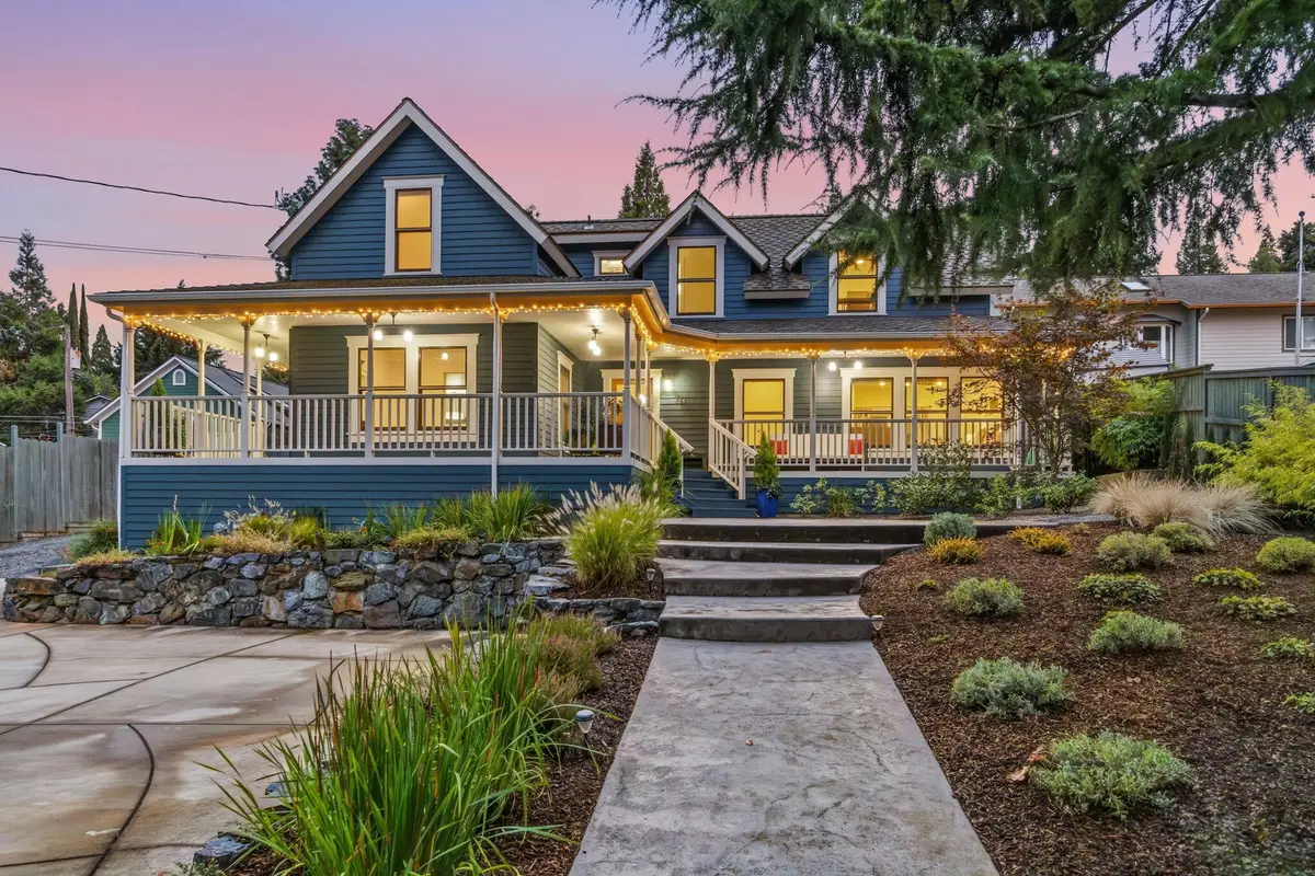 494 Holly Street, Ashland, OR 97520 - #1