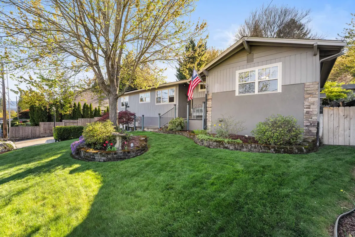 1310 NW Highland Avenue, Grants Pass, OR 97526 - #1