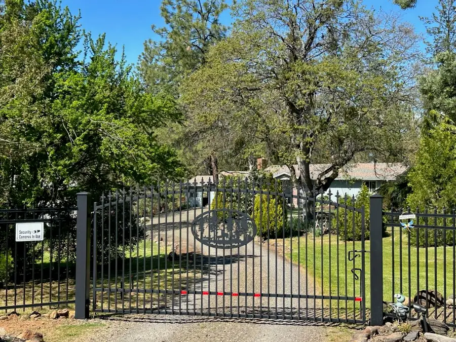 912 Mountain View Drive, Eagle Point, OR 97524 - #2