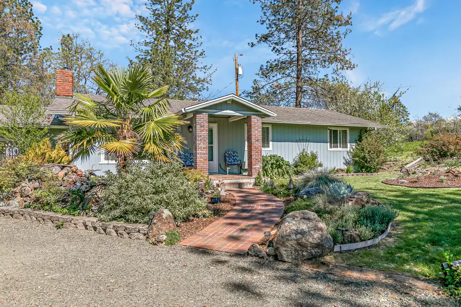 912 Mountain View Drive, Eagle Point, OR 97524 - #3