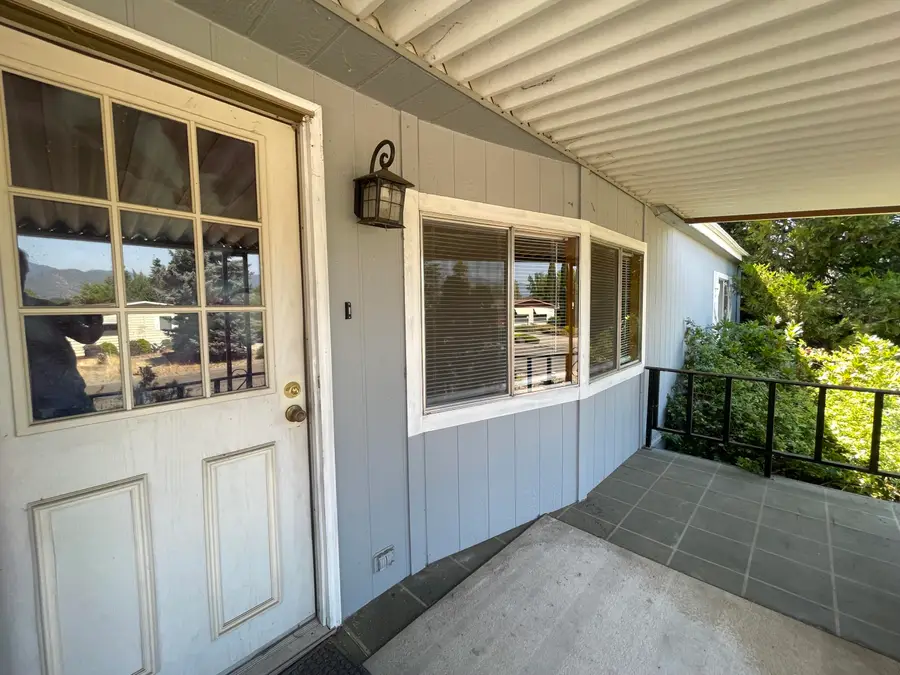 1095 Lee Roze Lane, Grants Pass, OR 97527 - #3