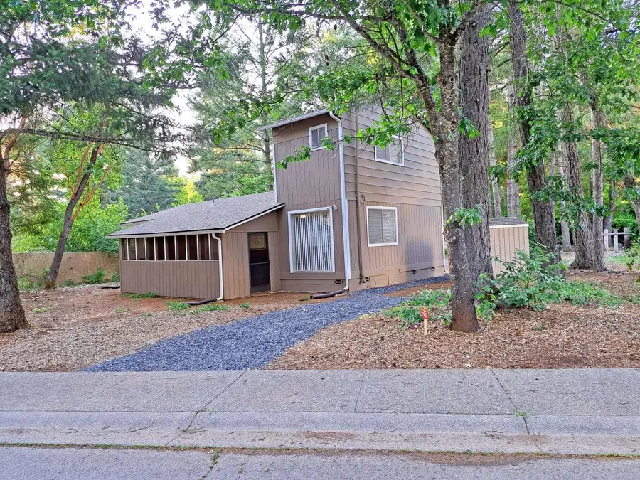 315 S Old Stage Road, Cave Junction, OR 97523 - #3