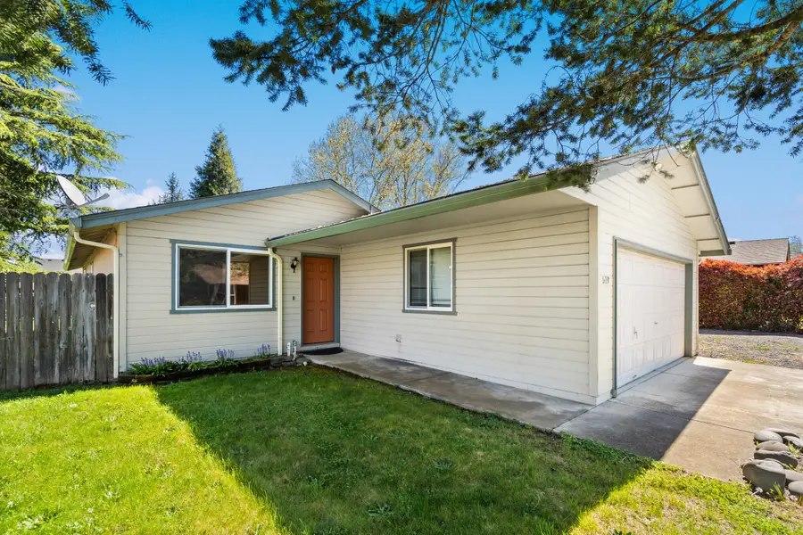 519 Glenn Way, Central Point, OR 97502 - #3