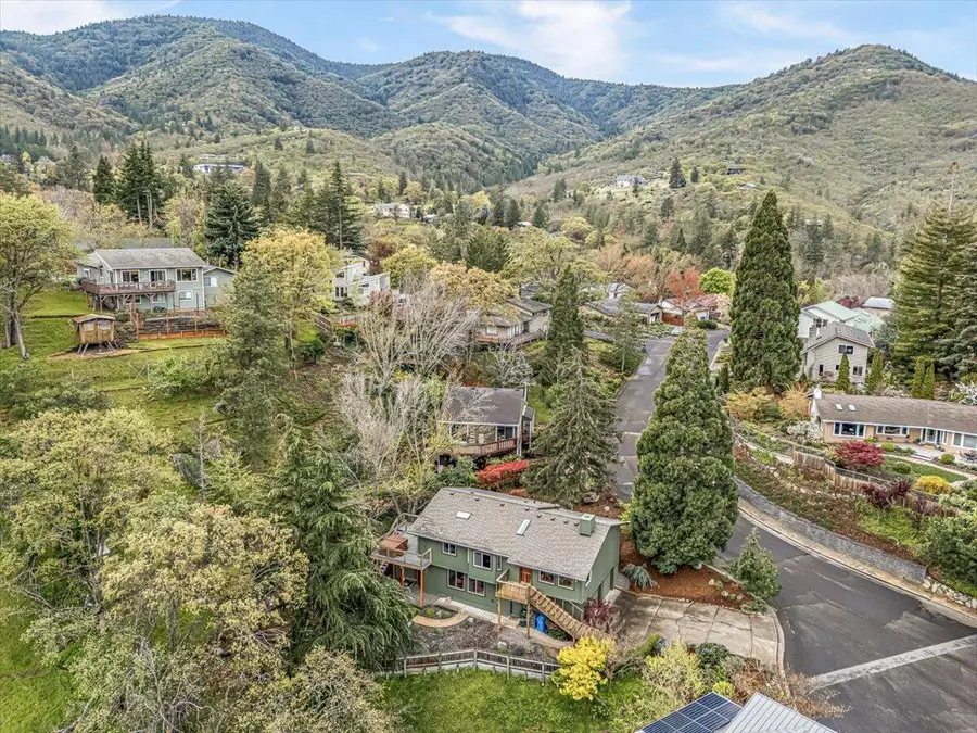 400 Fernwood Drive, Ashland, OR 97520 - #2