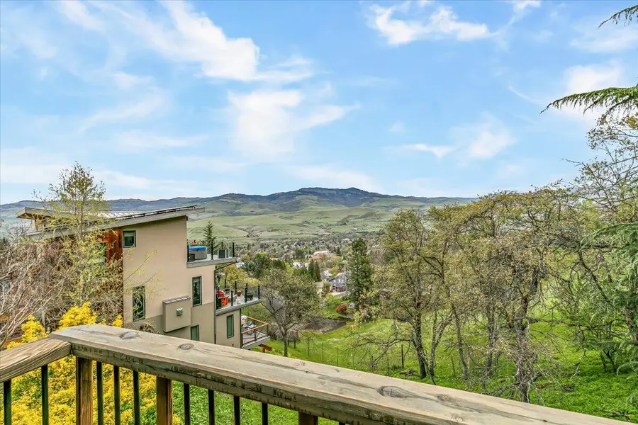 400 Fernwood Drive, Ashland, OR 97520 - #3