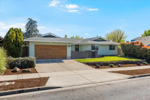 2384 Amaryllis Street, Medford, OR 97504