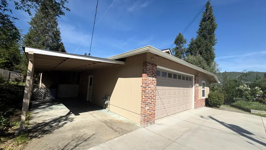 908 NW Hewitt Lane, Grants Pass, OR 97526 - #3