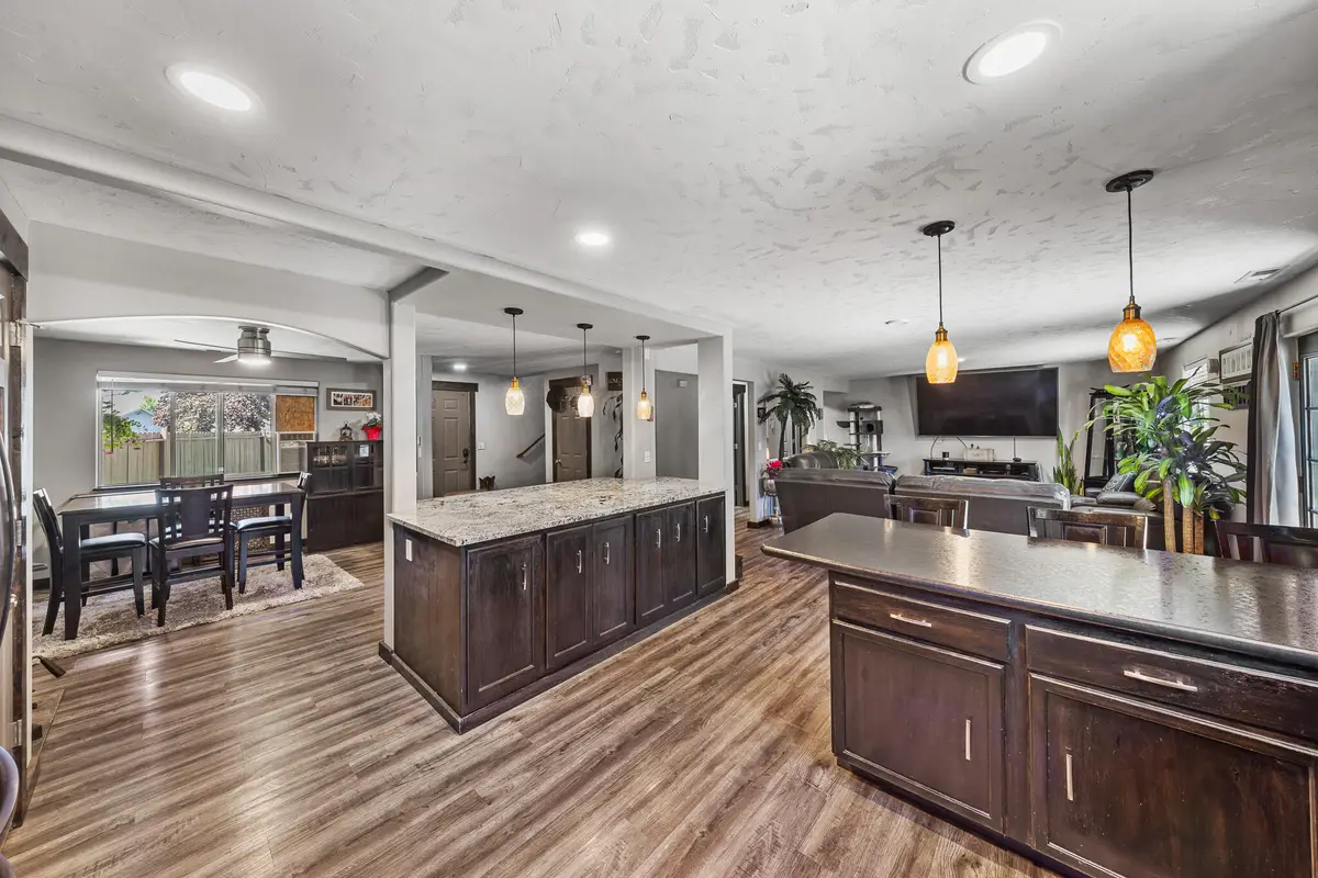 1216 SW 32nd Court, Redmond, OR 97756 - #1