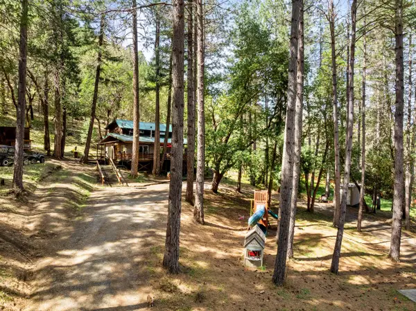 5793 W Evans Creek Road, Rogue River, OR 97537