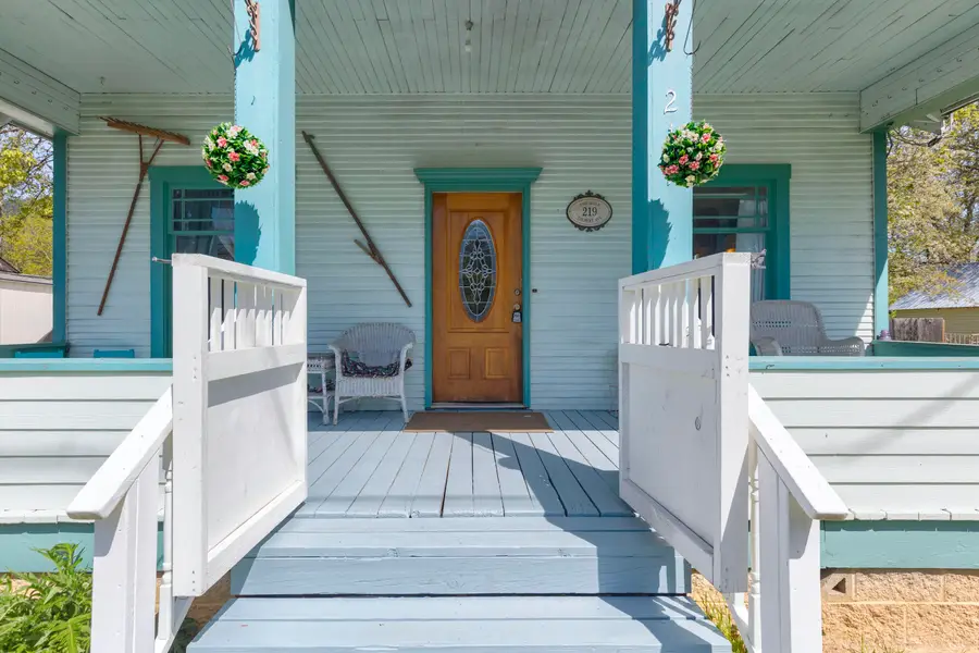 219 Gilbert Avenue, Glendale, OR 97442 - #2