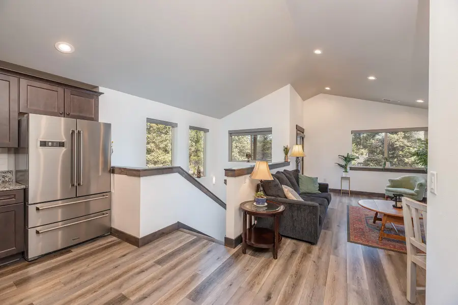 923 E Desperado Trail, Sisters, OR 97759 - #3