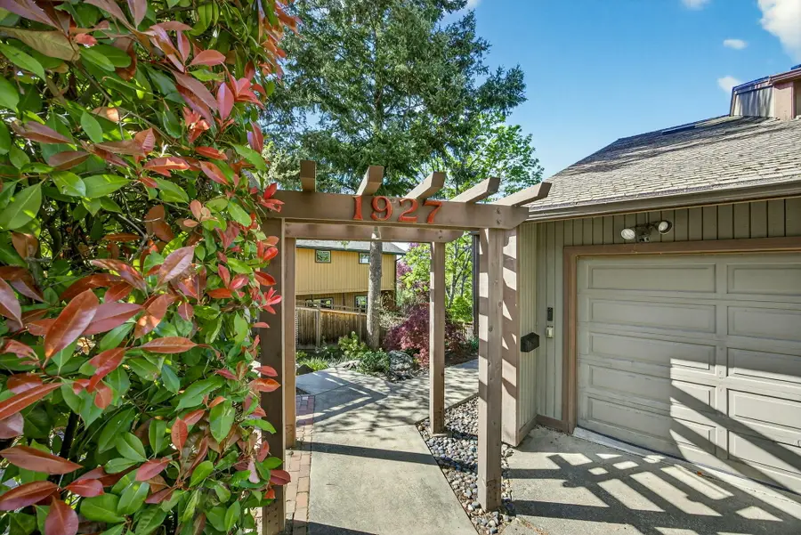 1927 Tamarack Place, Ashland, OR 97520 - #2